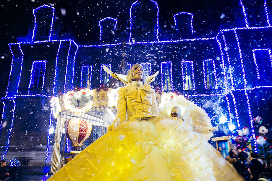 echassier lumineux de noel pour animer marché et arbre de noel